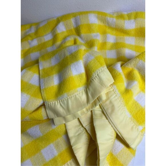 Vtg Stevens Utica Plaid Acrylic Satin Trim Thermal Knit Blanket 76”X90” Twin - Picture 7 of 8